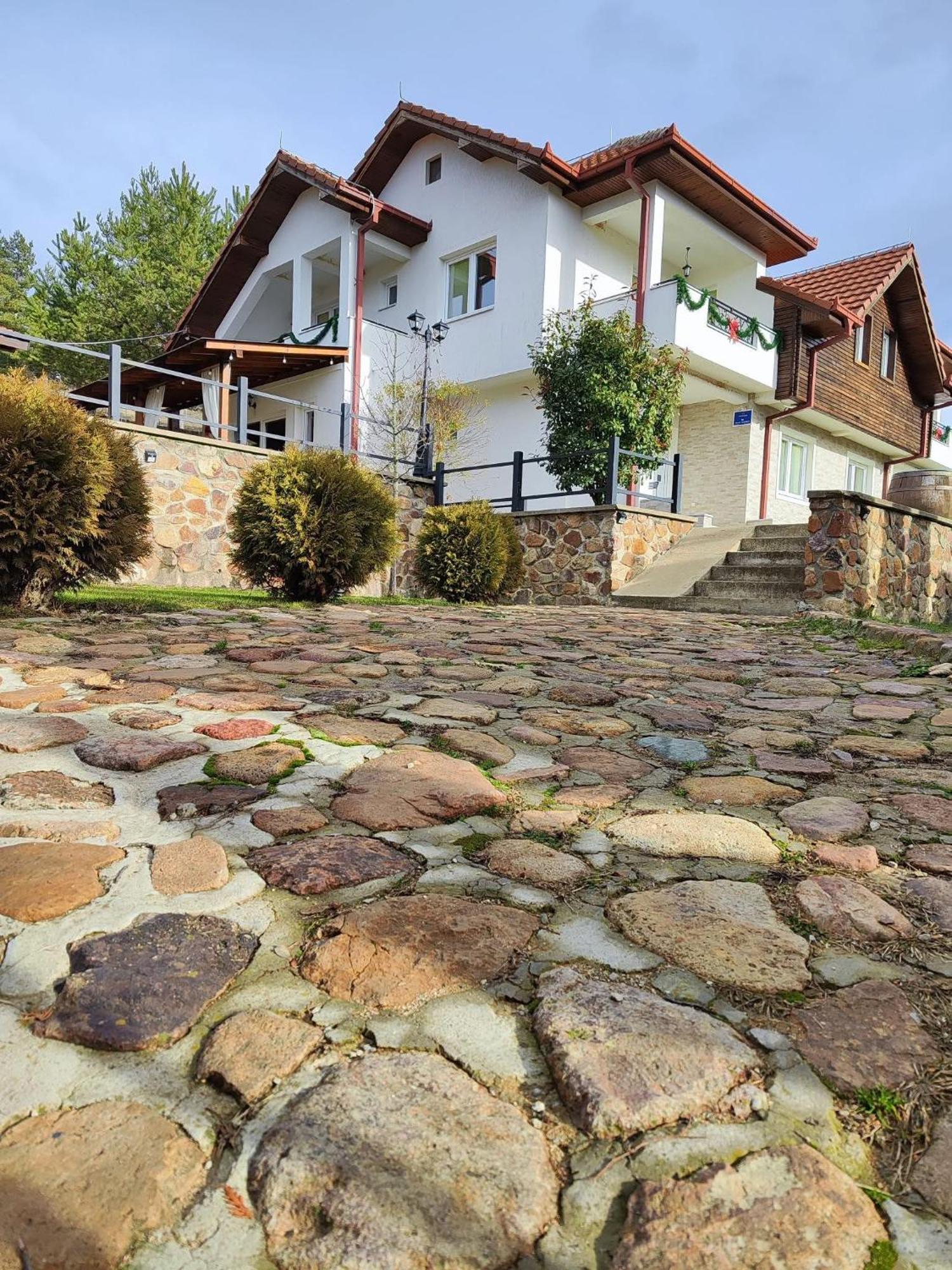 Hestia Apartments Berovo Bagian luar foto